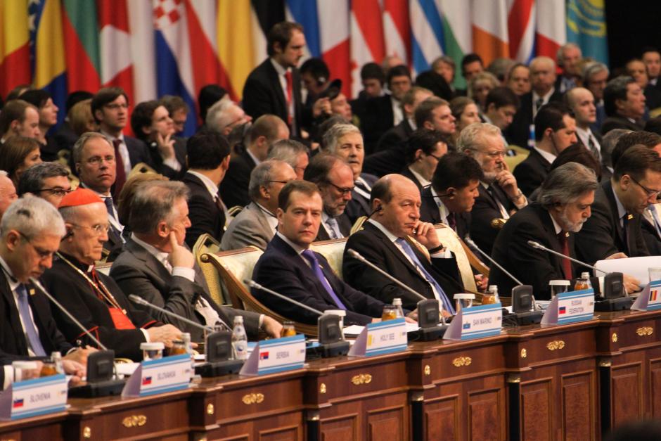 Главы государств и правительств на встрече ОБСЕ на высшем уровне, Астана, 1 декабря 2010 года.